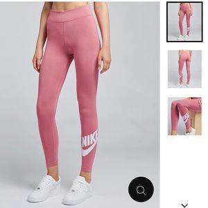 Nike Tight Fit Leggings